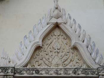 B06 Sculture of Door Entrance