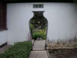 Vase Door